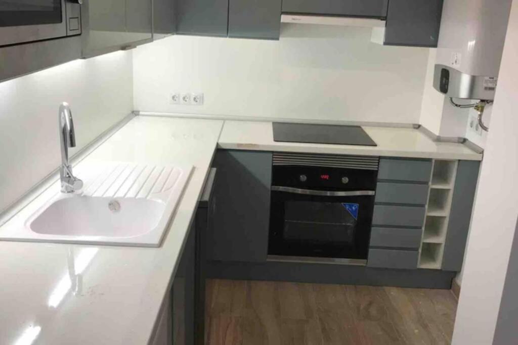 Neu Renoviertes Strandappartment Mit Meerblick Alcossebre Exterior foto
